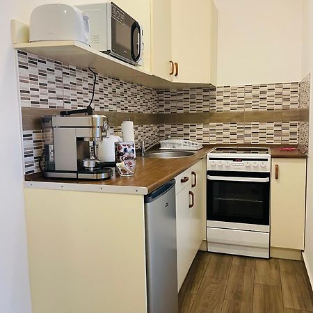 Weninger Studio Apartman Kiskunhalas Extérieur photo