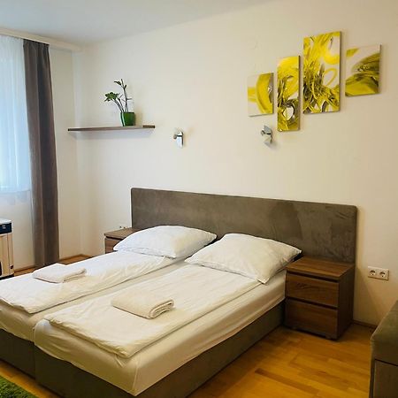 Weninger Studio Apartman Kiskunhalas Extérieur photo