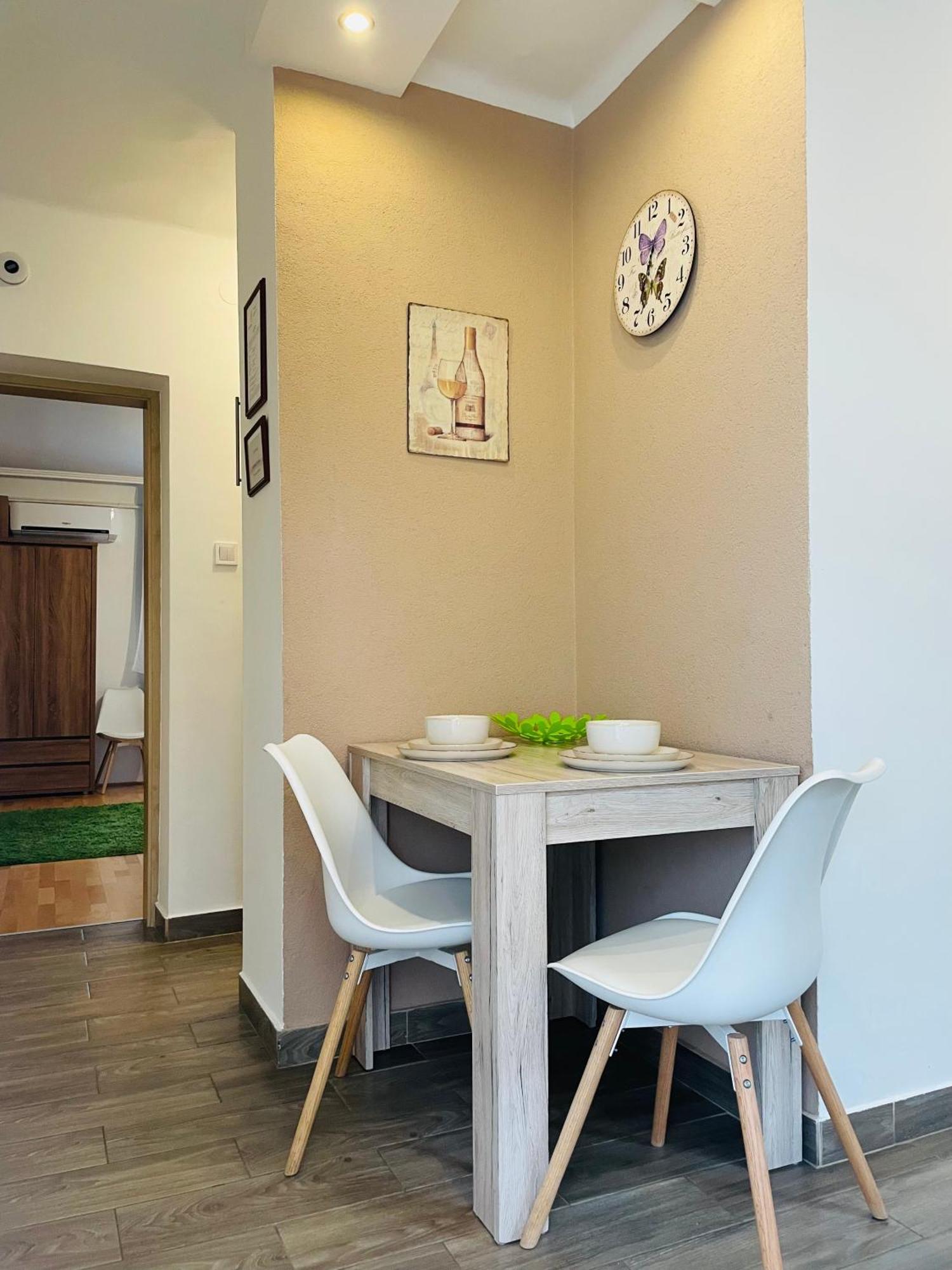 Weninger Studio Apartman Kiskunhalas Extérieur photo