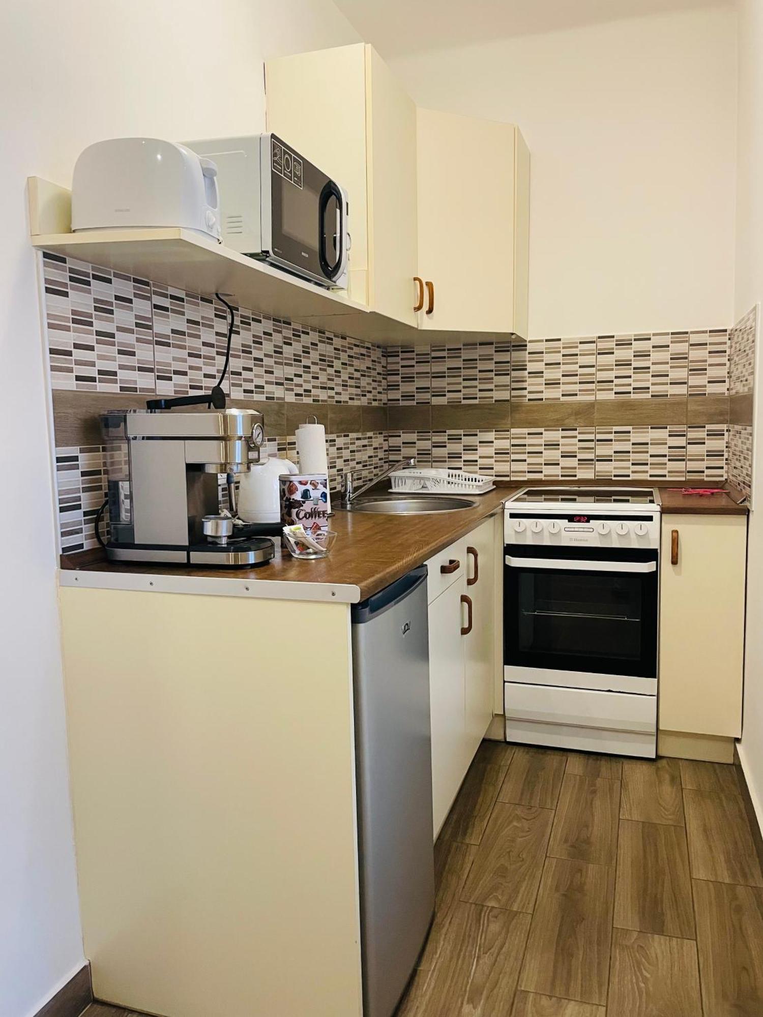 Weninger Studio Apartman Kiskunhalas Extérieur photo