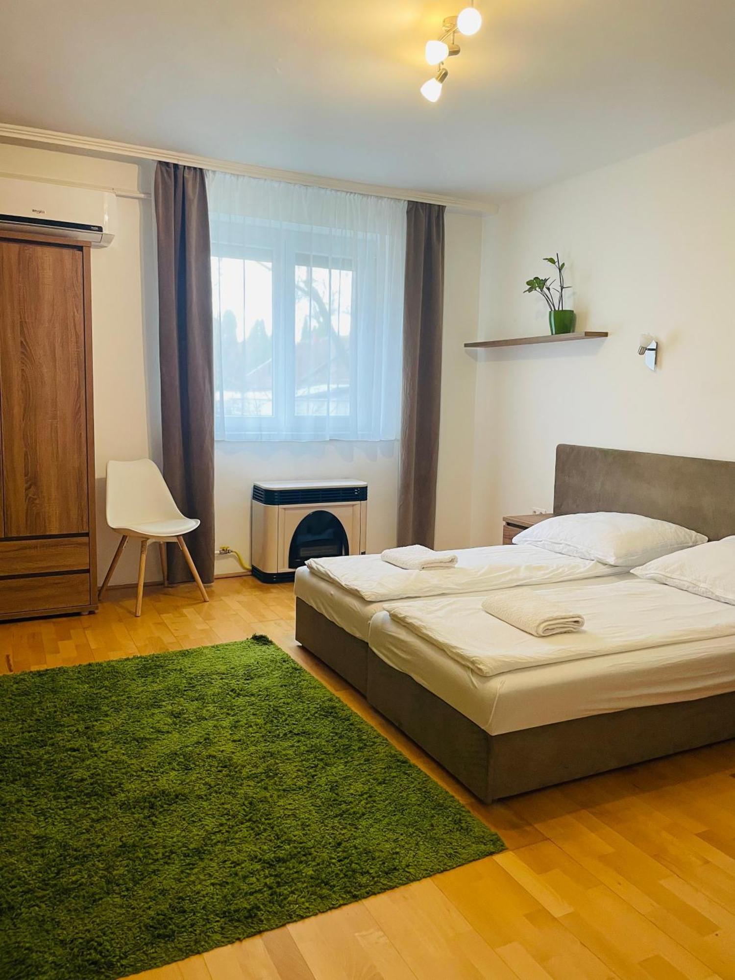 Weninger Studio Apartman Kiskunhalas Extérieur photo