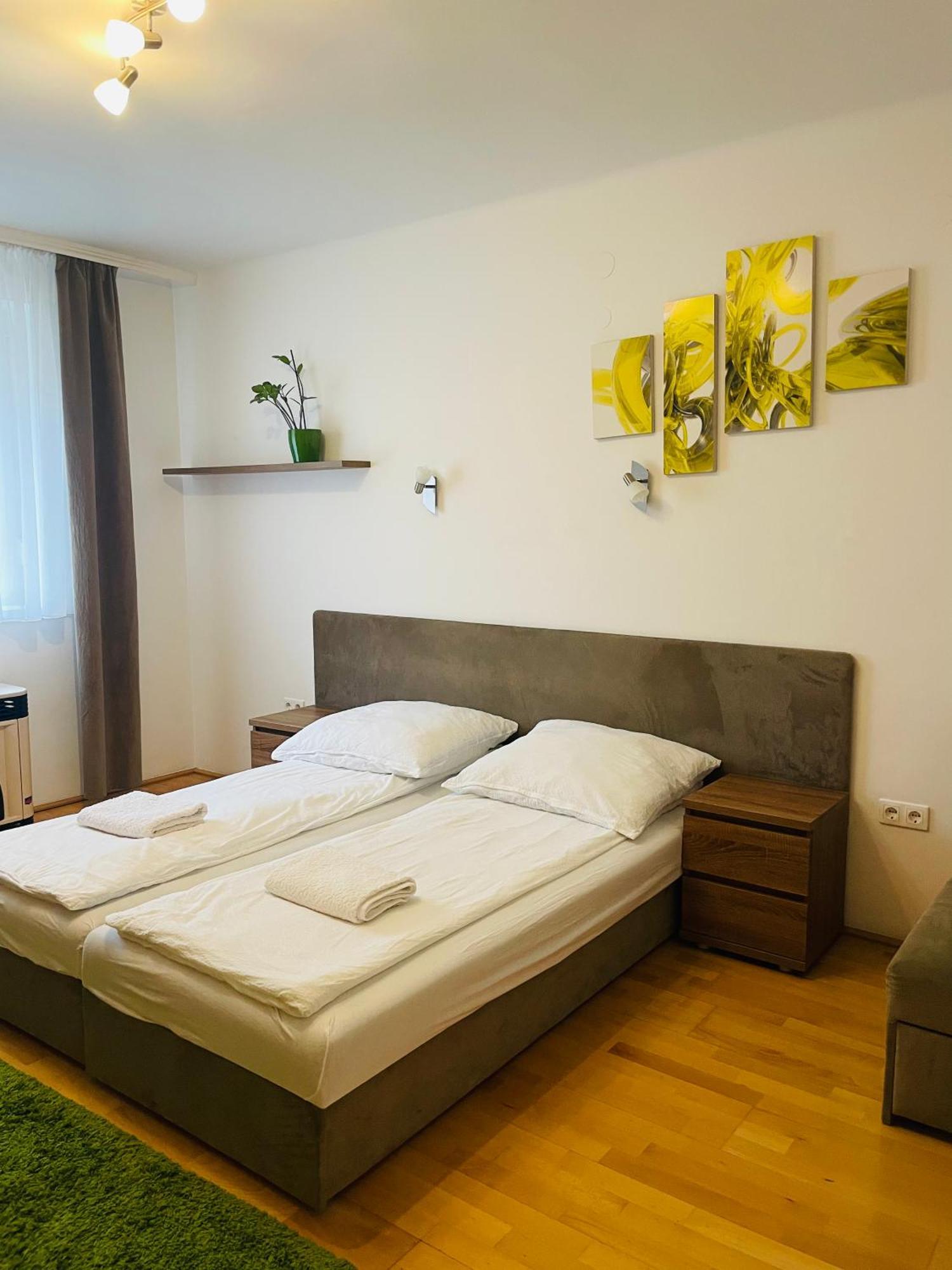 Weninger Studio Apartman Kiskunhalas Extérieur photo
