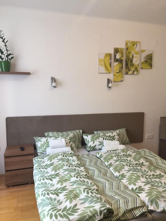Weninger Studio Apartman Kiskunhalas Extérieur photo