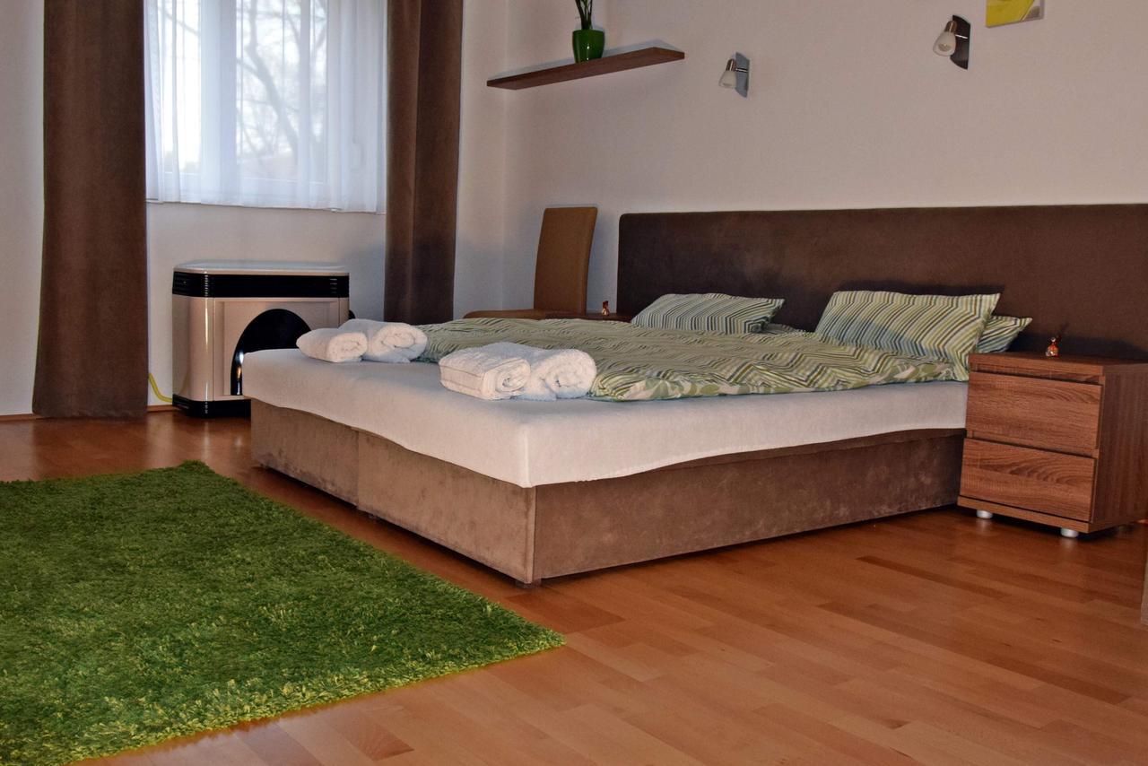 Weninger Studio Apartman Kiskunhalas Extérieur photo