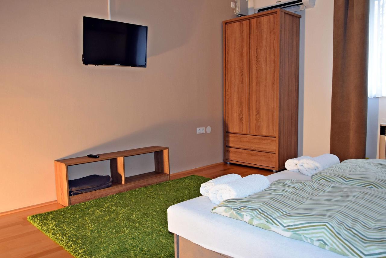 Weninger Studio Apartman Kiskunhalas Extérieur photo